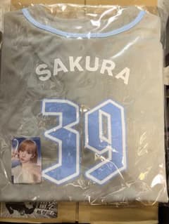 LE SSERAFIM ルセラフィム サクラ ユニフォーム シャツ　L トレカ付 LE SSERAFIM PUREFLOW ユニフォームシャツ サクラ Lサイズ - メルカリ