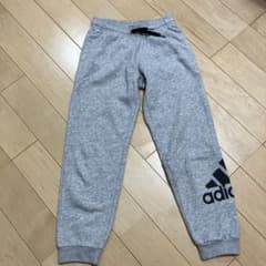 アディダスのスウェットパンツのサムネイル