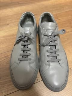 COMMON PROJECTS グレー レザー スニーカー - メルカリ