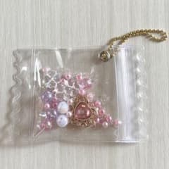 ピンク系 ハートチャーム ビーズ入り　シャカシャカ　キーホルダーのサムネイル