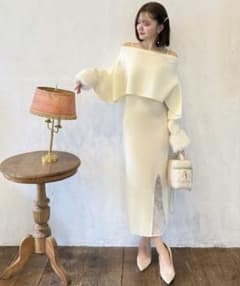 ROYAL PARTY 新品タグ付き ファーポンチョ付ニットタイトワンピースのサムネイル
