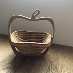 アップルバスケット　木のカゴのサムネイル