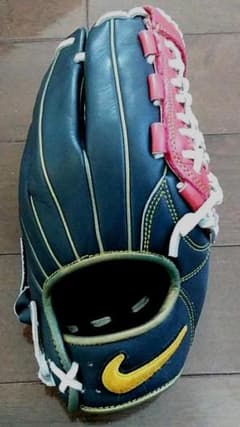 早い者勝ち！　美品　ナイキ軟式 グローブのサムネイル