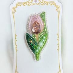 [607] チューリップ ビーズ刺繍ブローチ ハンドメイドのサムネイル