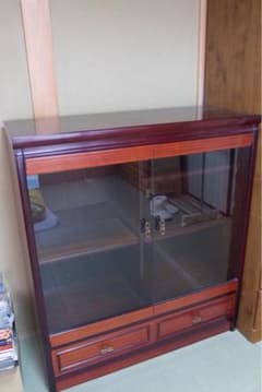 アンティーク　ダークウッドキャビネット ガラス扉付き アンティーク ダークウッドキャビネット ガラス扉付き - メルカリ