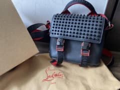 チョコ　ルブタン LOUBICLIC MESSENGER SMALL チョコ様専用 ルブタン LOUBICLIC MESSENGER SMALL - メルカリ