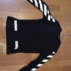 オフホワイト off-white ブラック 長袖のサムネイル