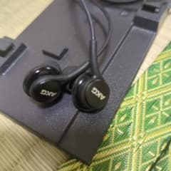 AKG 有線イヤホン ブラックのサムネイル