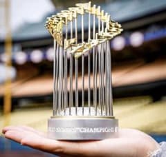 2025 ワールドシリーズ優勝 トロフィー 5/11配布 缶バッチおまけ