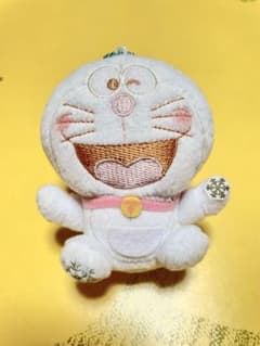 ドラえもん白いウィンターver. 冬 ぬいぐるみキーホルダー - メルカリ