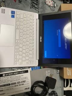 ASUS E203MA-4000w ホワイト　ネットブック　ノートパソコンのサムネイル