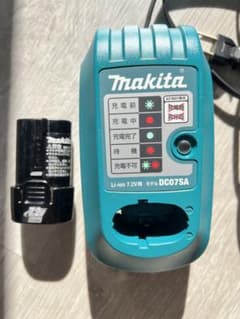 【純正品】マキタ(Makita) 充電器DC07SA 7.2V おまけ付きのサムネイル
