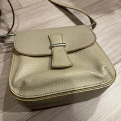 Burberry ベージュ レザー ショルダーバッグのサムネイル