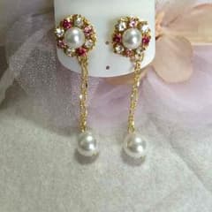 ハンドメイドビジューピアスのサムネイル