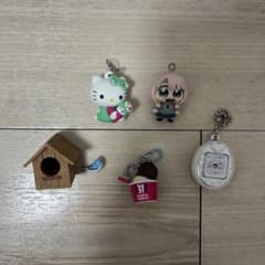 小鳥、サーティワンキーホルダー1キティコラボ1、たまごっちガチャ、バンドリガチャのサムネイル