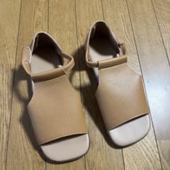 ベージュ フラットサンダル レザー調 シンプル レディースのサムネイル