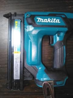 Makita 釘打機 FN350D 35mmフィニッシュのサムネイル