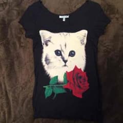 さらに値下げ‼️フォーエバー21★ネコ薔薇 切りっぱなしTシャツのサムネイル