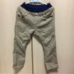 男児 ベージュパンツのサムネイル