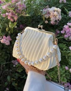 パールハンドル プリーツ がま口 バッグ ホワイトのサムネイル