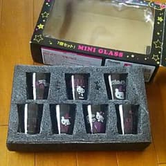 HELLO キティちゃん 日本限定発売 ミニグラス ７こセット 新品 未使用のサムネイル