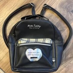 Milk Teddy ブラックリュック ハートポケット付きのサムネイル