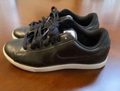 お値下げ！　Nike ブラックスニーカー　24cmのサムネイル