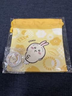 くら寿司 ちいかわ うさぎ 巾着 缶バッジのサムネイル