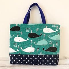 No.7 고래 그린 × 화이트 스타 네이비 퀼팅 통원 가방