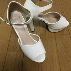 白のヒールのサムネイル
