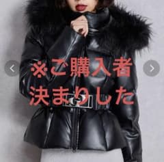 ファー付きブラックダウンジャケットのサムネイル