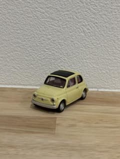 FIAT 500 ミニカー クリーム色のサムネイル