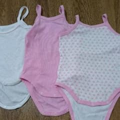 【UNIQLO】肌着70サイズ☆ 2枚+1枚おまけのサムネイル