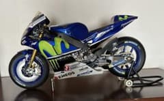 完成品＊ デアゴYAMAHA YZR-M1 バレンティーノ・ロッシ 1/4 - メルカリ