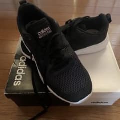 【マユ様専用】adidas スニーカー 運動靴 22.5cmのサムネイル