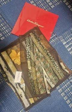 オ*カ様 Salvatore Ferragamoシフォン スカーフ ボタニカル柄のサムネイル