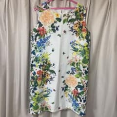 花柄ワンピースのサムネイル