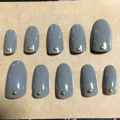 37.グレーのシンプルネイル【現品限り】のサムネイル