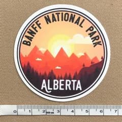 1332【新品】ステッカー 国立公園 ① バンフ カナダ BANFF 山 赤