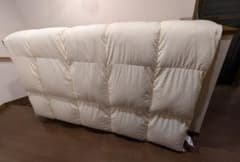 羽毛布団 掛け布団 立体キルト加工 ダブル 190×210cm 再生羽毛 - メルカリ