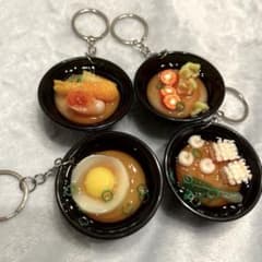 ミニチュアフード キーホルダー 食品サンプル うどん 4個セットのサムネイル