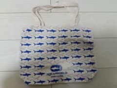 AQUA WORLD 茨城県大洗水族館 サメ柄 トートバッグのサムネイル