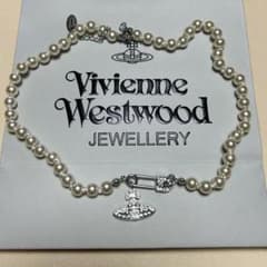Vivienne Westwood beige pearl silver pin choker