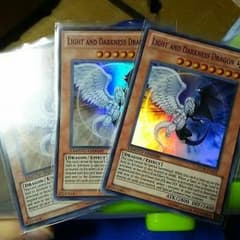 遊戯王 光と闇の竜のサムネイル
