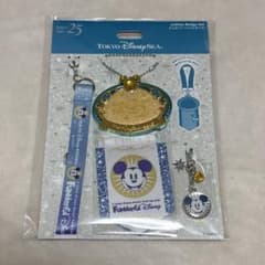 ファンダフルディズニー ジュビリーバッジセット 25周年 - メルカリ