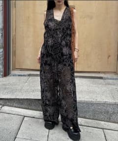 AMERI 2WAY SILHOUETTE V NECK ROMPERS XS - メルカリ
