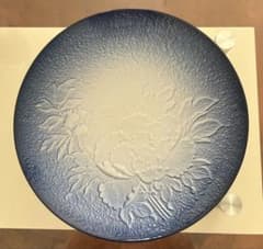 青と白のグラデーション 花彫刻皿 約40cmのサムネイル