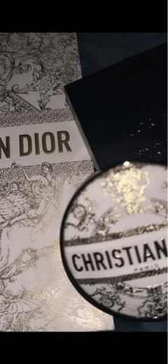 DIOR2023年クリスマスコフレのサムネイル