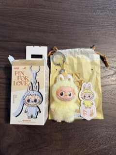 【正規品】LABUBU PIN FOR LOVE イニシャルFのサムネイル