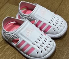 j*t様 adidas キッズサンダル ホワイト/ピンクのサムネイル